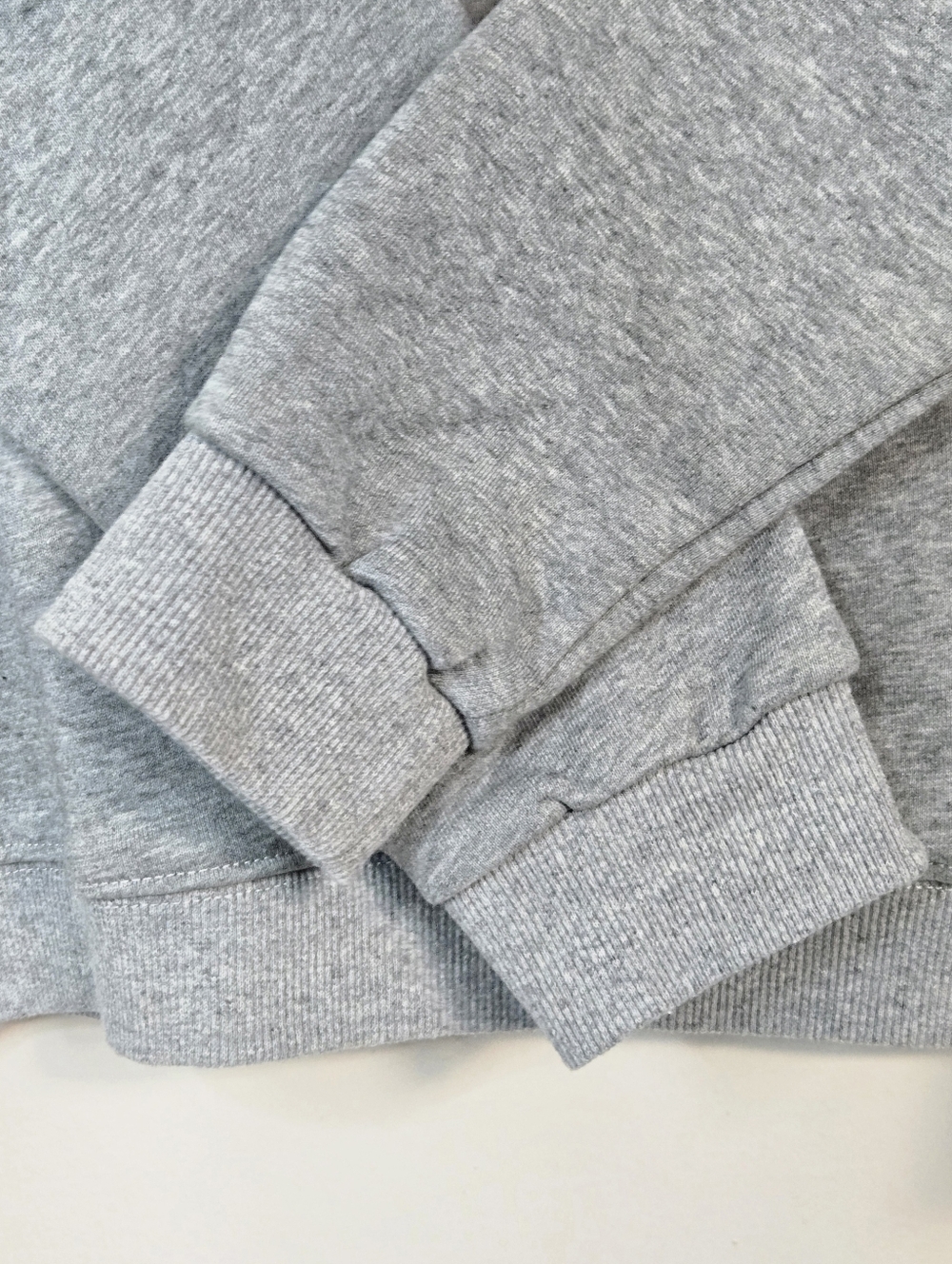 🧸Grey Unisex Big Bear Crewneck Sweatshirt, Size S ~ EUC ~ *Brand Tags Missing* - Picture 3 of 7